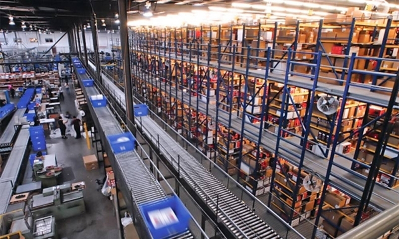 uu diem va nhuoc diem su dung bang tai con lan trong kho hang