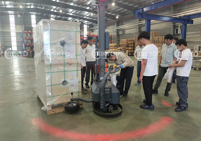 but pha toc do dong goi linh kien voi robot mk r600