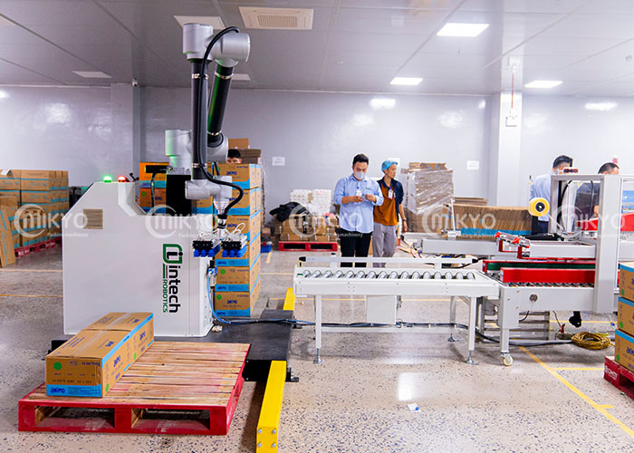 tram robot cho nha may san xuat khan giay