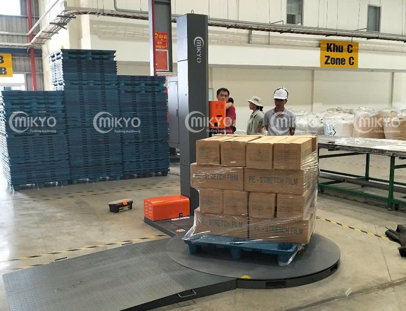 Máy quấn màng pallet MK-1620-PS Mikyo cho nhà xưởng sản xuất nội thất