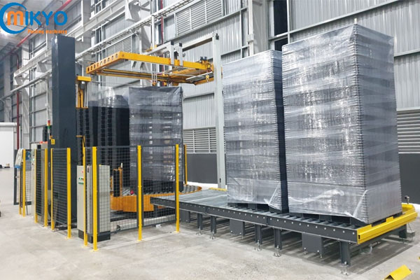 Dây chuyền Quấn màng pallet phủ màng phía trên