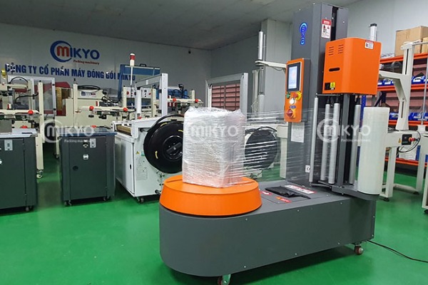 Ứng dụng của màng co PE và PET trong máy quấn màng Mikyo